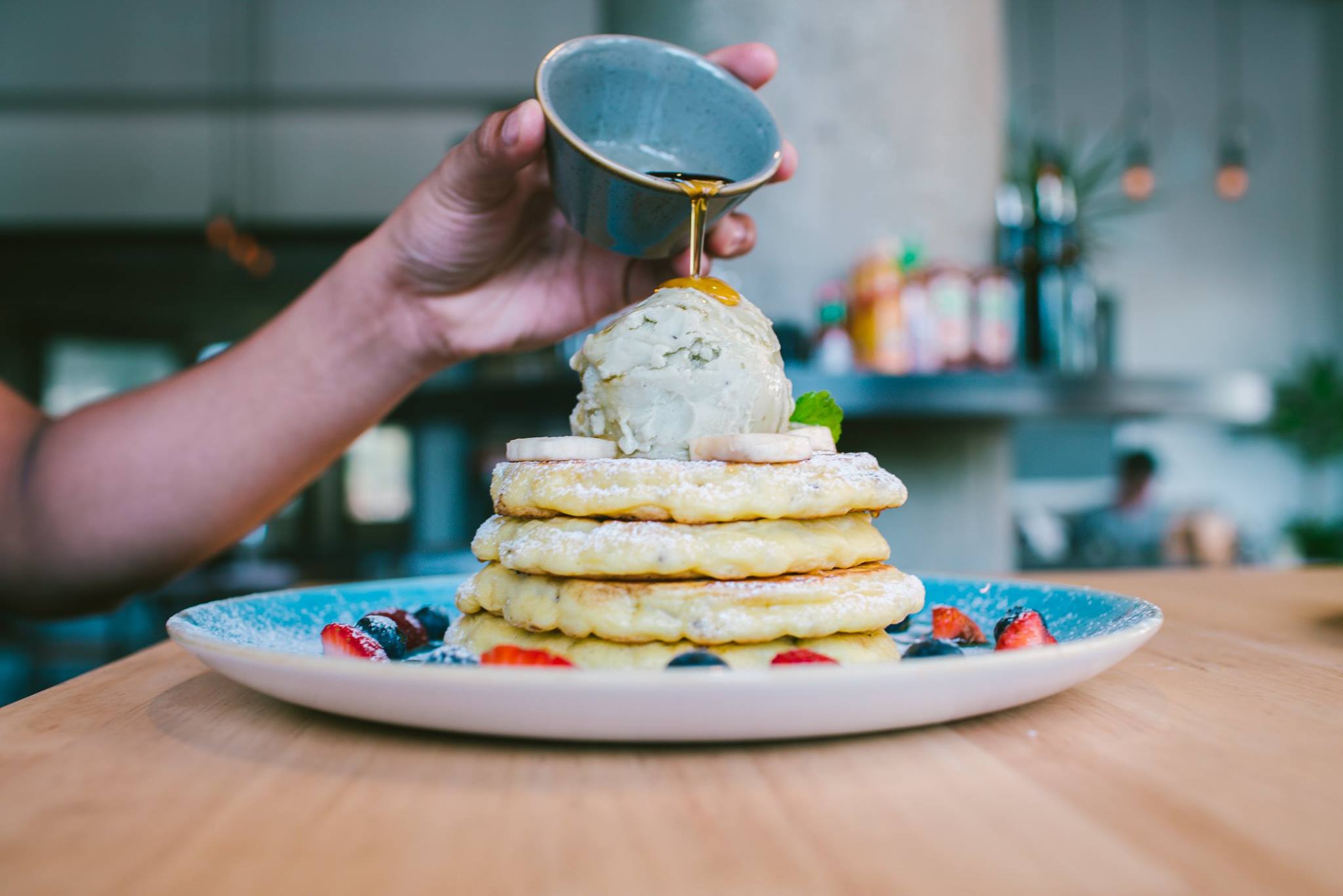 בית קפה Amongst Few Cafe