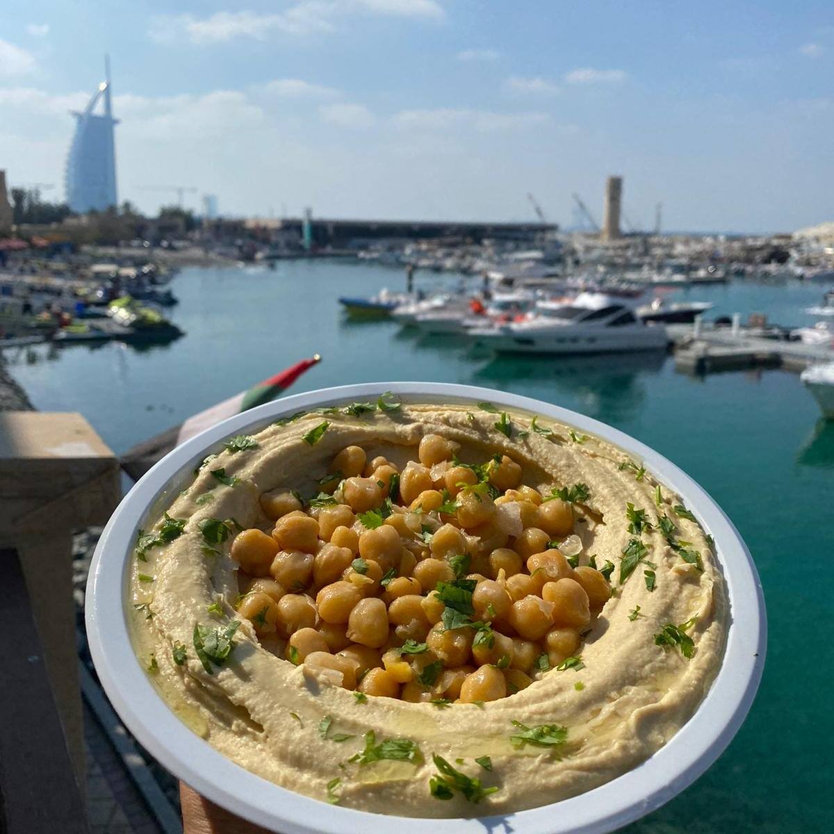 מסעדת מול הים דובאי